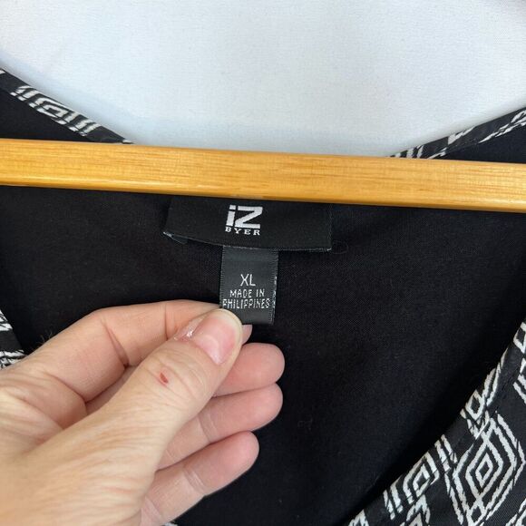 IZ Byer Geometric Print Cut Out Shoulder Long Sleeve Boho Blouse Size XL Maximal - Picture 10 of 13